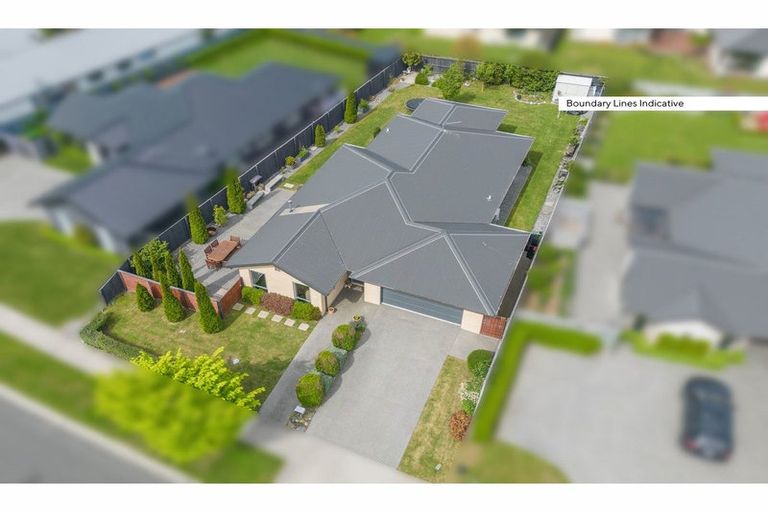 Photo of property in 16 Huntingdon Drive, Rangiora, 7400