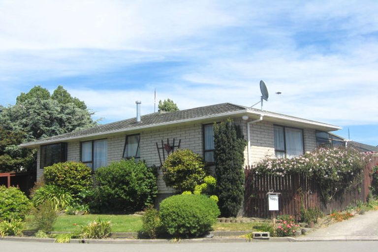 Photo of property in 1/100a Lake Terrace Road, Burwood, Christchurch, 8061