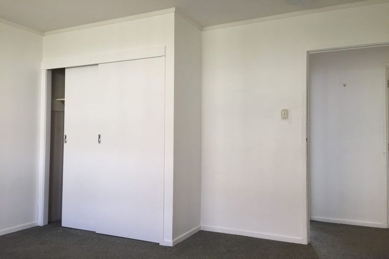 Photo of property in 2/52 Butterworth Drive, Glendene, Auckland, 0602