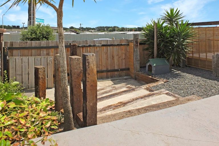 Photo of property in 35 Nash Parade, Foxton Beach, Foxton, 4815