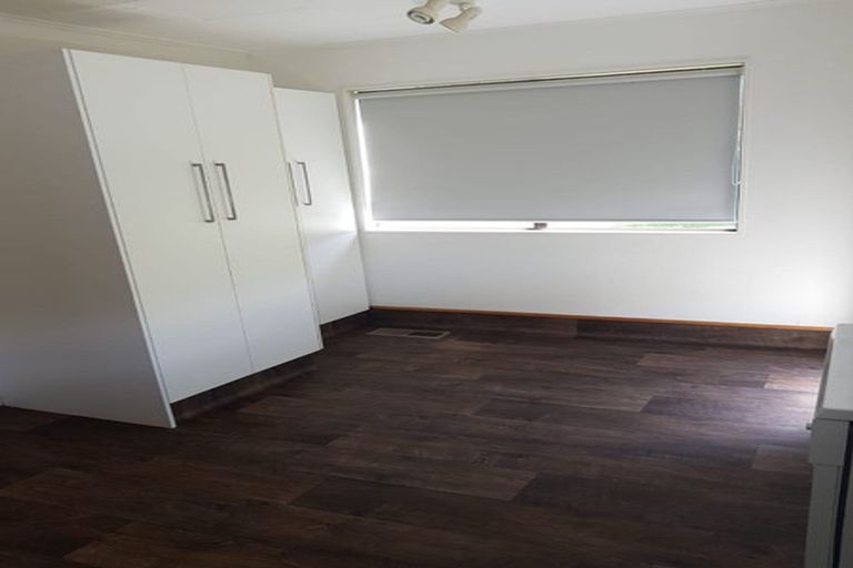 Photo of property in 79 Victory Crescent, Tawa, Wellington, 5028