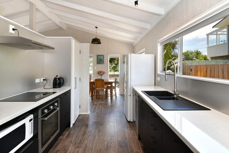 Photo of property in 6 Hand Road, Helensville, 0800