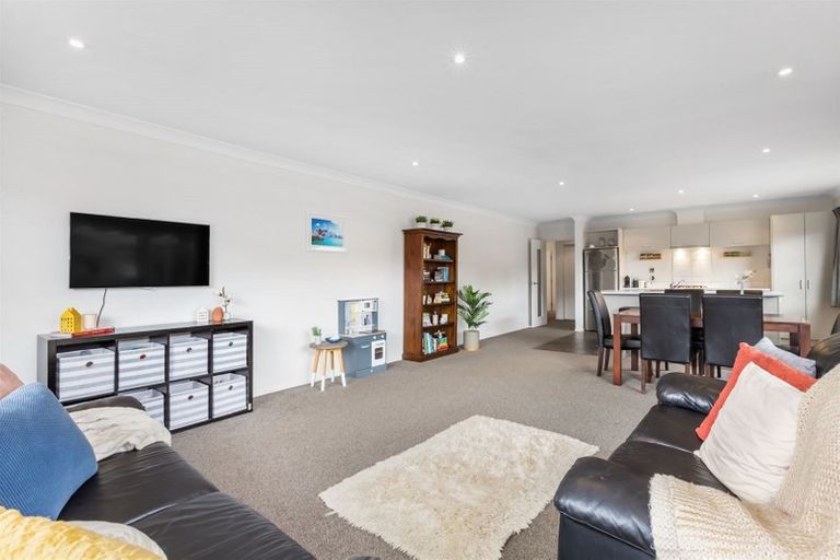 Photo of property in 3 Spritsail Place, Whitby, Porirua, 5024