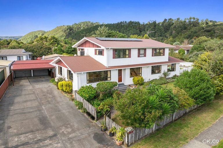 Photo of property in 127 Gemstone Drive, Birchville, Upper Hutt, 5018
