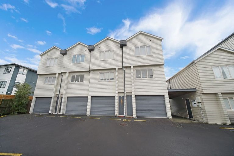Photo of property in 8/4 Keeling Road, Henderson, Auckland, 0612