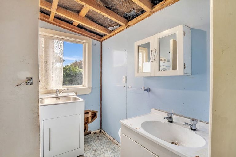 Photo of property in 2 Waitai Street, Castlecliff, Whanganui, 4501