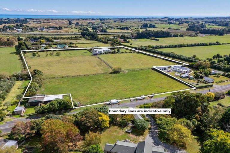 Photo of property in 106 Settlement Road, Te Horo, Otaki, 5582