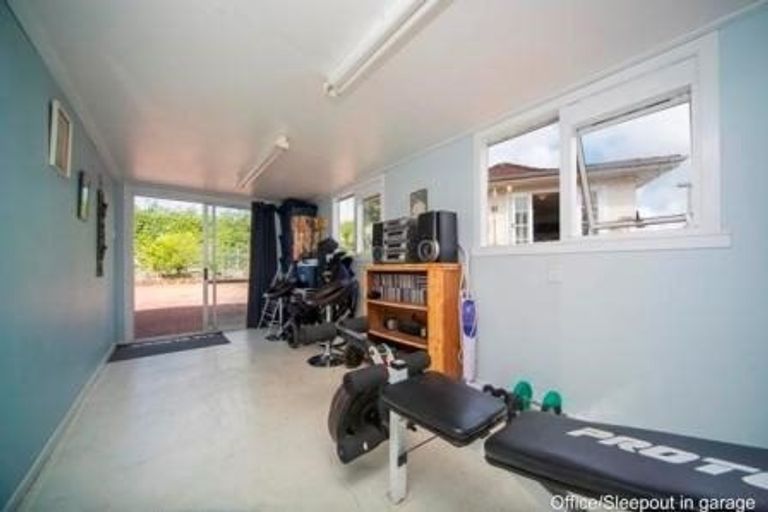 Photo of property in 91 Sunnyside Road, Sunnyvale, Auckland, 0612