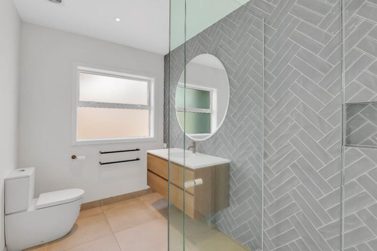 Photo of property in 26c Stottholm Road, Titirangi, Auckland, 0604