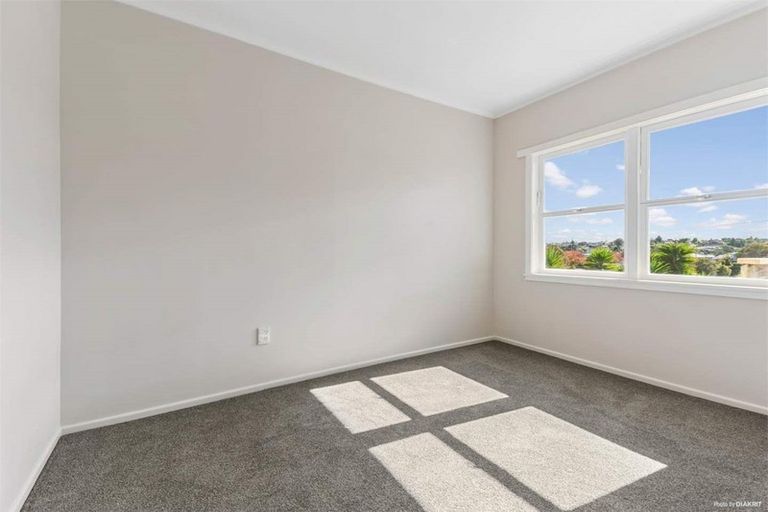 Photo of property in 26 Bond Crescent, Forrest Hill, Auckland, 0620