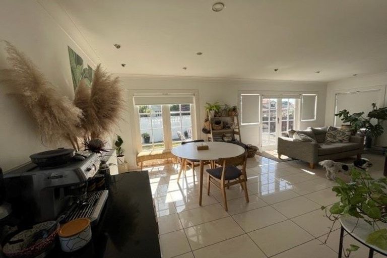 Photo of property in 281 Muritai Road, Eastbourne, Lower Hutt, 5013