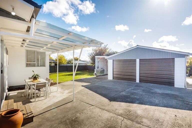 Photo of property in 17 Palliser Place, Milson, Palmerston North, 4414