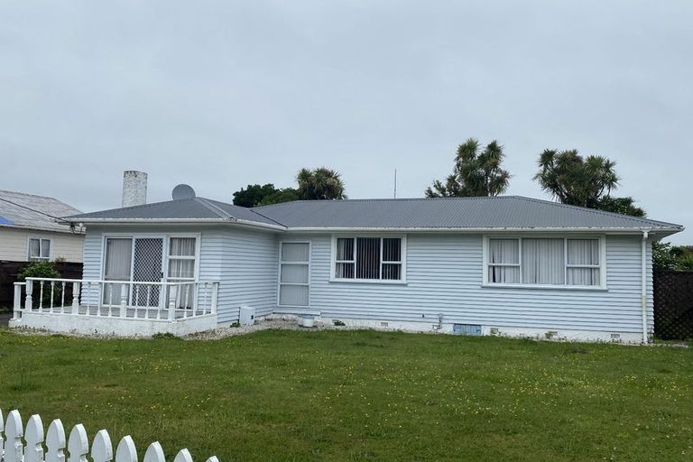 Photo of property in 2 Jenks Street, Foxton, 4814