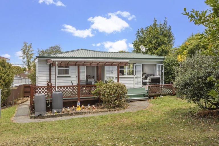 Photo of property in 38 Chatsworth Crescent, Pakuranga Heights, Auckland, 2010