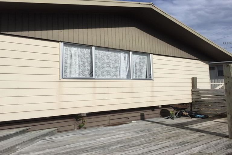 Photo of property in 1/24a Waimumu Road, Massey, Auckland, 0614