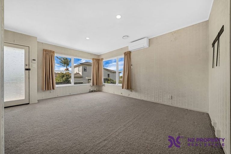Photo of property in 2/17 Jenelin Road, Glendene, Auckland, 0602