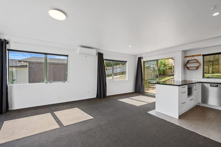 Photo of property in 121b Sunnyside Road, Sunnyvale, Auckland, 0612