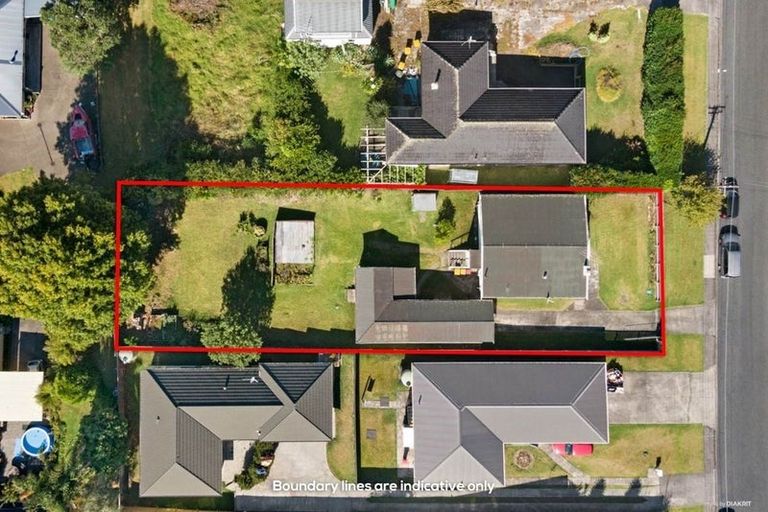 Photo of property in 33 Eastglen Road, Glen Eden, Auckland, 0602