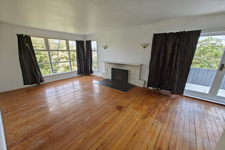 Photo of property in 33 Howard Road, Northcote, Auckland, 0627