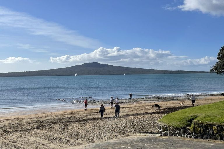 Photo of property in 12 Niccol Avenue, Narrow Neck, Auckland, 0624