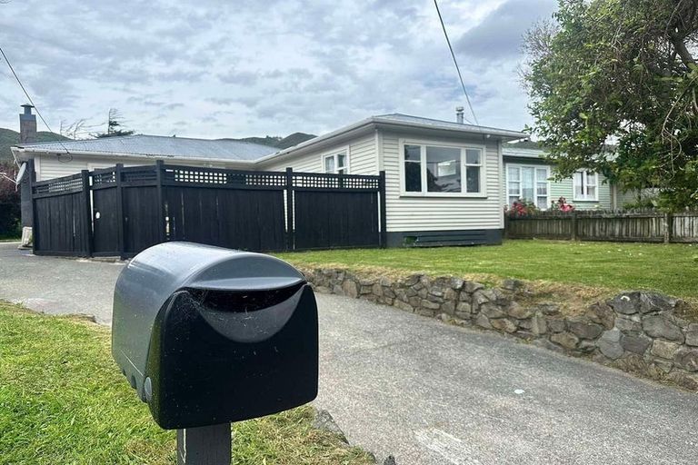 Photo of property in 100 Frederick Street, Wainuiomata, Lower Hutt, 5014