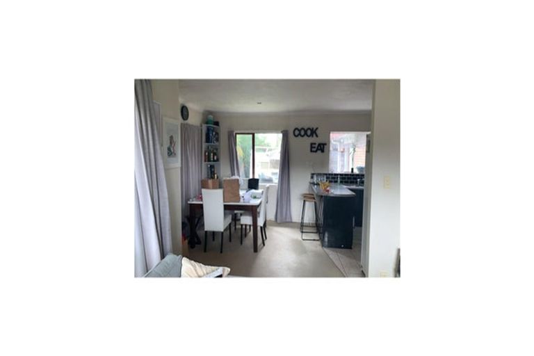 Photo of property in 24 Gendo Avenue, Henderson, Auckland, 0612