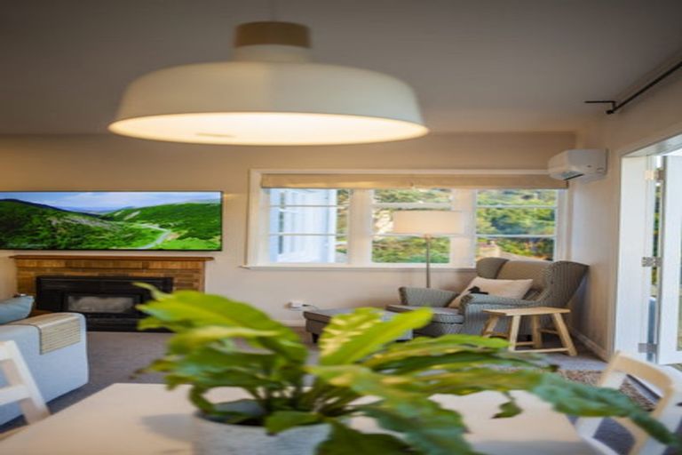 Photo of property in 15 Leveson Street, Strathmore Park, Wellington, 6022