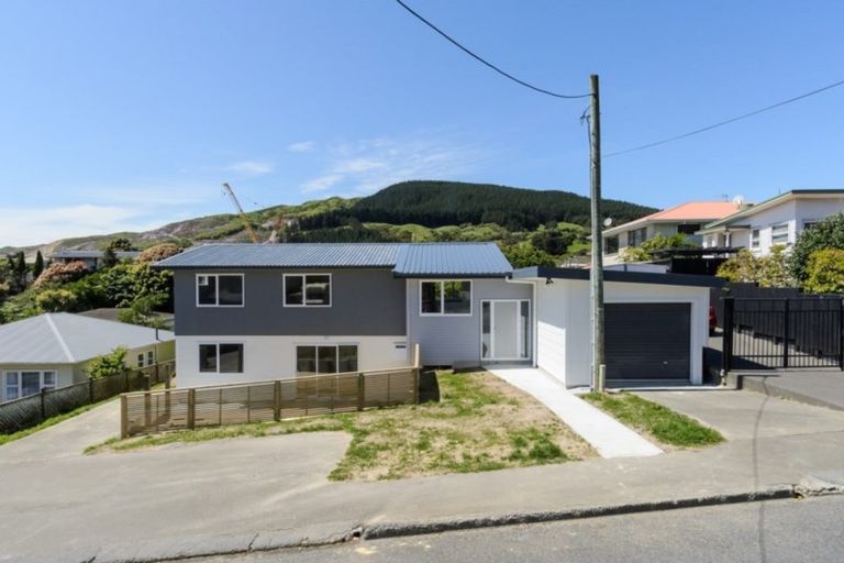 Photo of property in 2 Bell Street, Tawa, Wellington, 5028