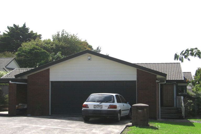 Photo of property in 8 Millstream Drive, Henderson, Auckland, 0610