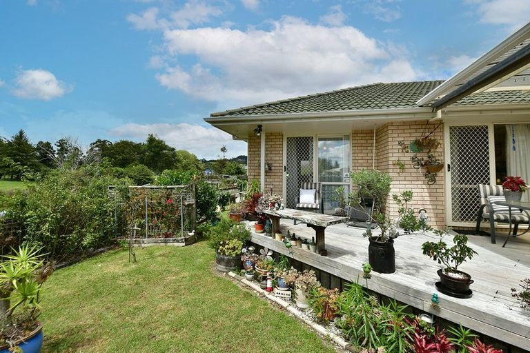 Photo of property in 29 Cabeleigh Drive, Helensville, 0800