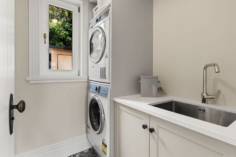 Photo of property in 156 Hackthorne Road, Cashmere, Christchurch, 8022