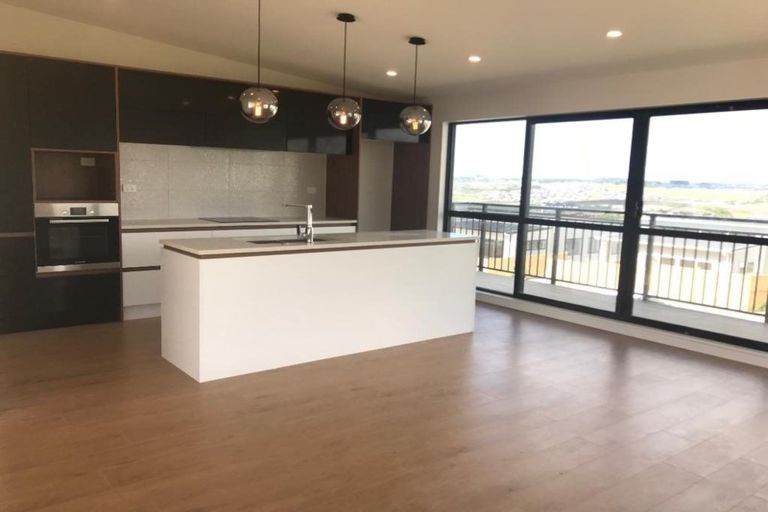 Photo of property in 58 Ascension Crescent, Orewa, 0931