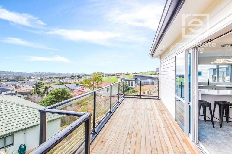 Photo of property in 2 Dhaka Lane, Ranui, Auckland, 0612