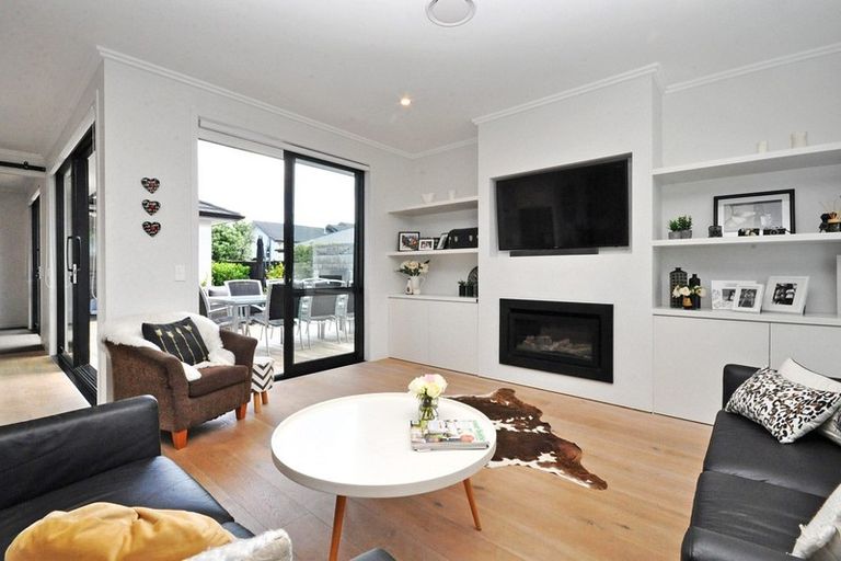 Photo of property in 8 Bellamont Street, Kumeu, 0810