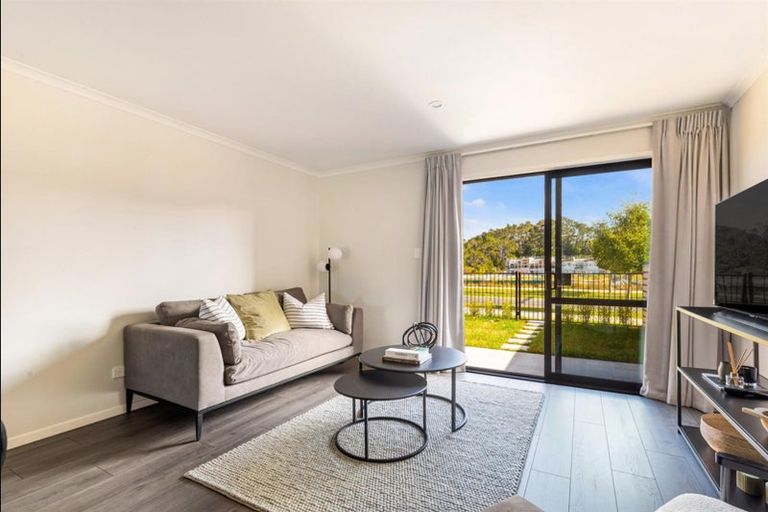 Photo of property in 2 Kumerahou Street, Kumeu, 0810