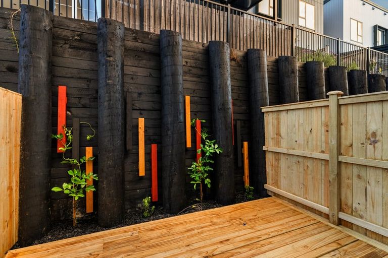 Photo of property in 35 Puihi Crescent, Massey, 0614