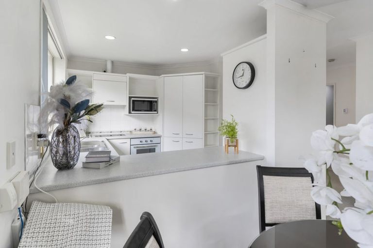 Photo of property in 11 Fernbrook Close, Burswood, Auckland, 2013