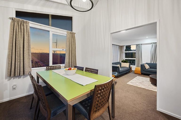 Photo of property in 48 Marlborough Avenue, Glenfield, Auckland, 0629