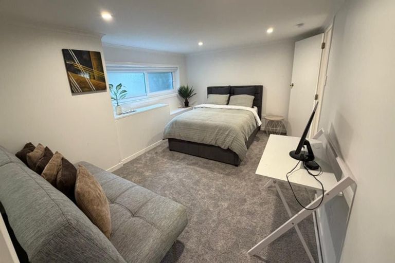 Photo of property in 20 Pohutukawa Avenue, Red Beach, 0932