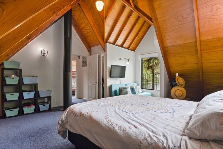 Photo of property in 8 Chingford Road, Lake Rotoma, Rotorua, 3074