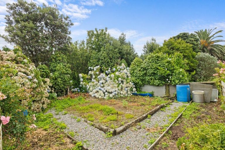 Photo of property in 10 North Street, Mokau, 4376