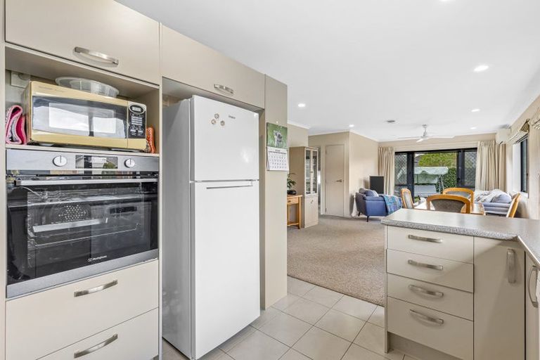 Photo of property in Waimanu Bay Village, 17/1 Piriti Drive, Te Atatu Peninsula, Auckland, 0610
