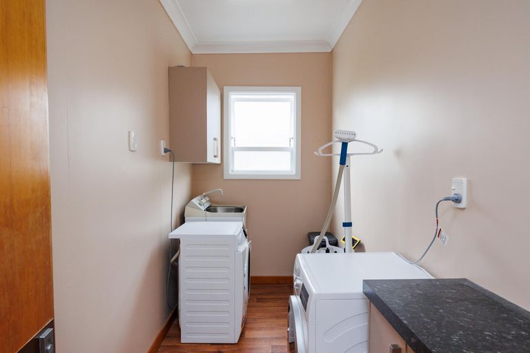 Photo of property in 24 Oxford Street, Hokowhitu, Palmerston North, 4410