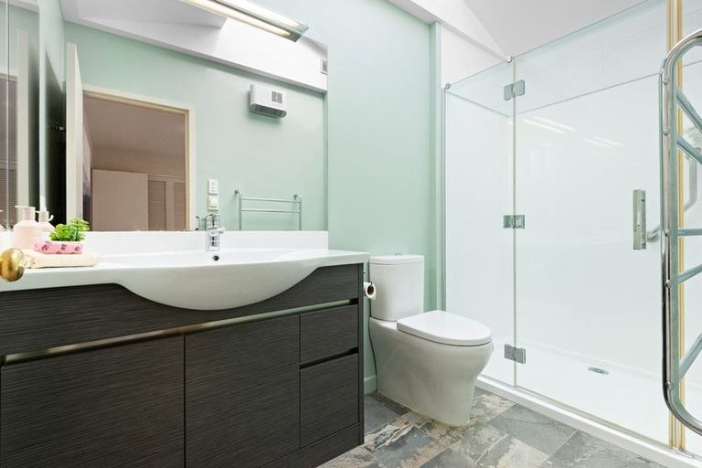 Photo of property in 1 Colquhoun Street, Glenross, Dunedin, 9011