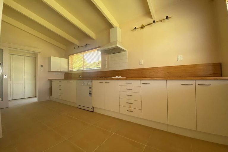 Photo of property in 165 Te Moana Road, Waikanae, 5036