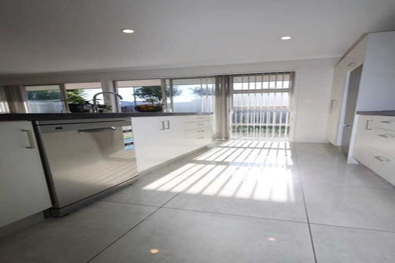Photo of property in 16 Te Kio Crescent, Papamoa Beach, Papamoa, 3118