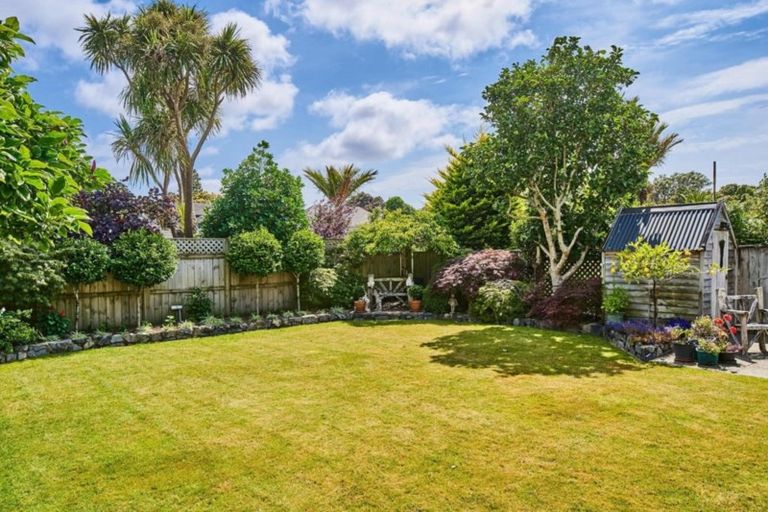 Photo of property in 3 Nikau Grove, Woburn, Lower Hutt, 5010