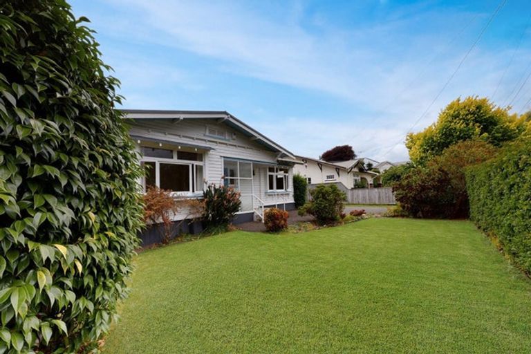 Photo of property in 12 Saint Leonard Street, Saint Johns Hill, Whanganui, 4501