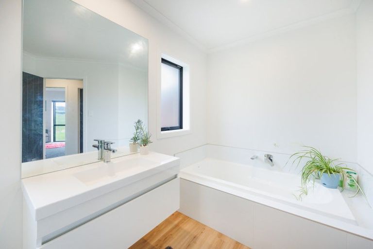 Photo of property in 172 Kingsdale Park Drive, Aokautere, Palmerston North, 4471