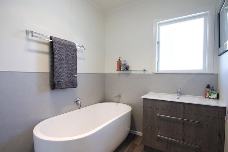 Photo of property in 5 Porikapa Road, Owhata, Rotorua, 3010